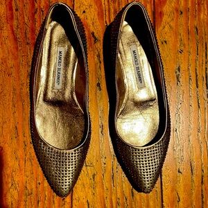 Manolo Blahnik unworn champagne metallic studded Flat